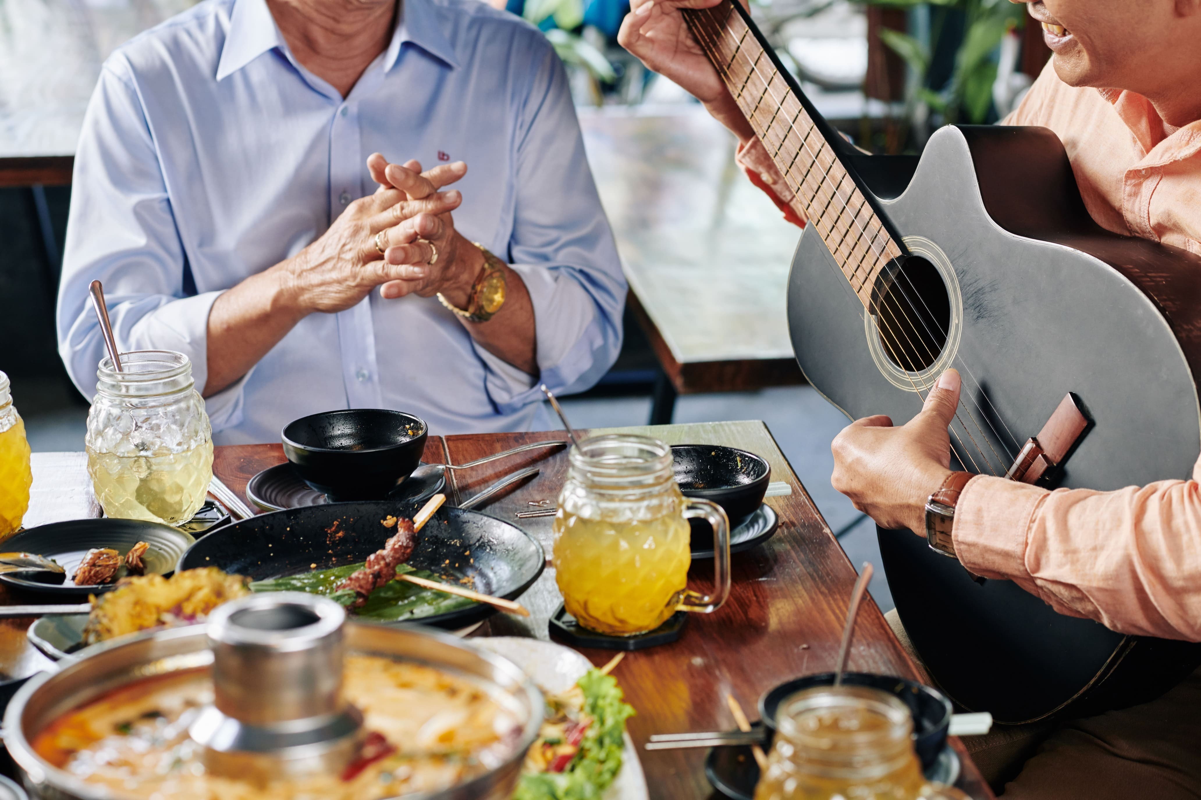 Música en directo en un restaurante