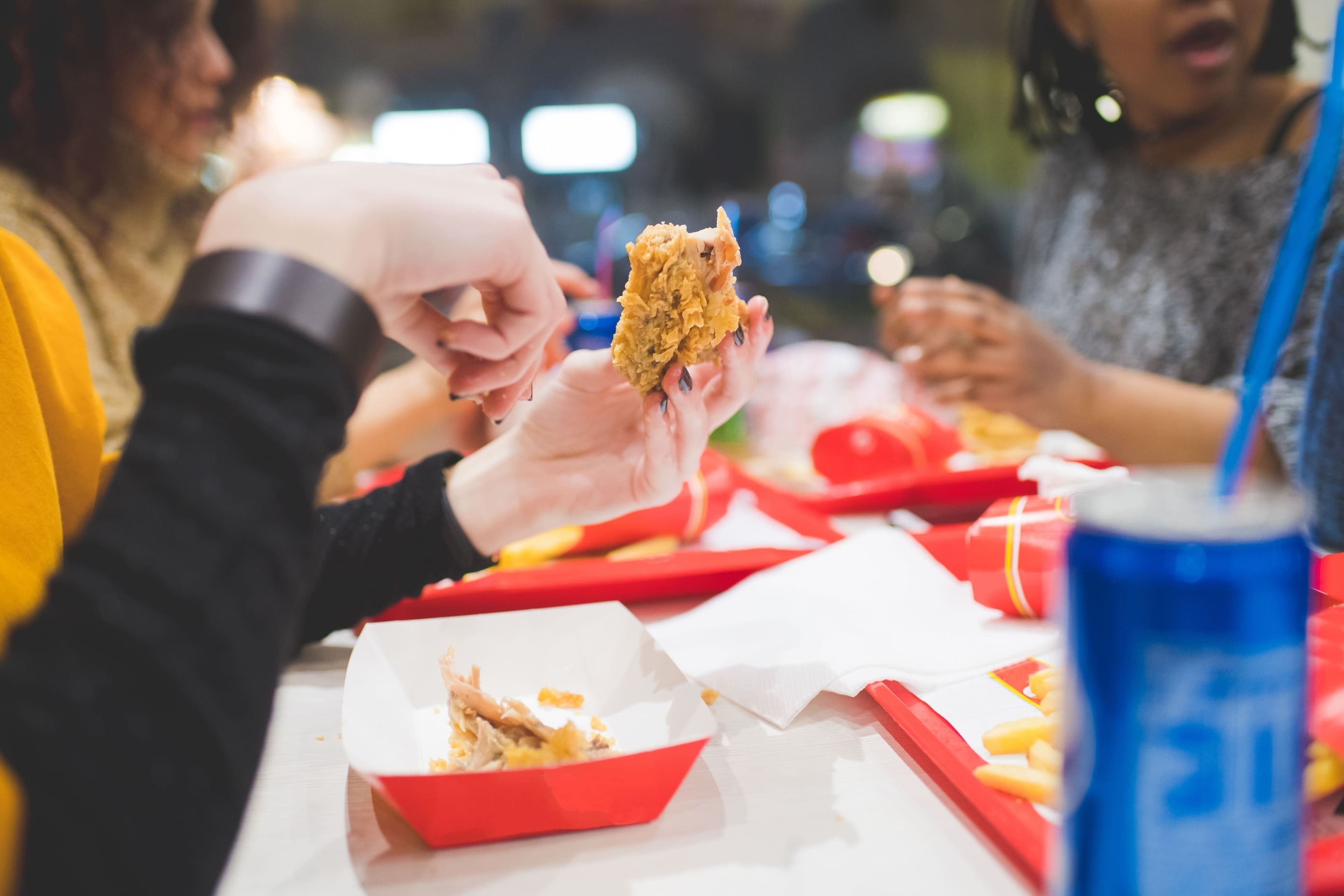 Música y luz para restaurante de comida rápida